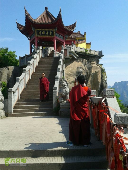 九华山两人行东崖禅寺