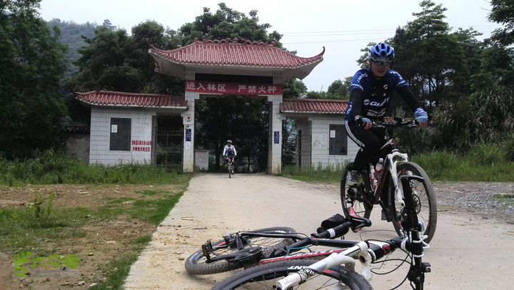 大幕山林场成功登顶IMG_20130519_150544