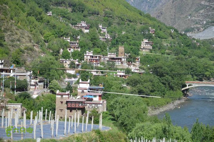 7车8人莫斯卡6日游调整大小 漂亮的村落2