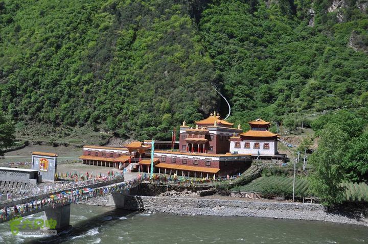 7车8人莫斯卡6日游某寺