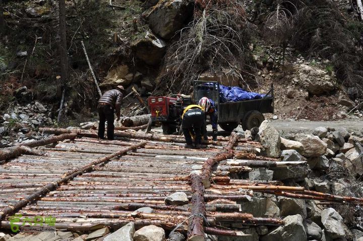 7车8人莫斯卡6日游拖拉机卡住了1