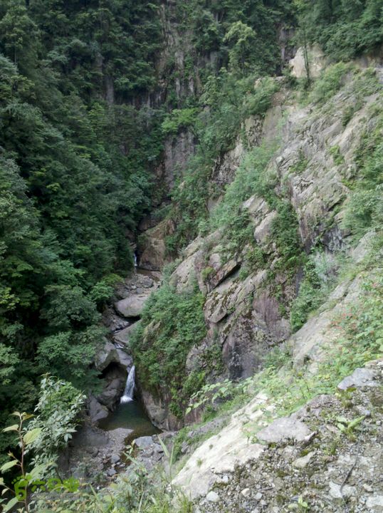 三合乡-牛背山-冷碛镇峡口下的小瀑布