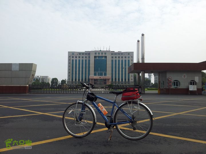 骑行厂窖第二天开始，沅江出发，途径沅江市政府。感觉政府机关都是这么气派啊，怪不得那么多人考公务员的。