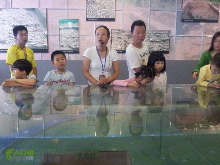 骑行厂窖好心的美女，急切的带着我走下纪念馆的楼梯，详细的指引血水河的位置，谢谢你！