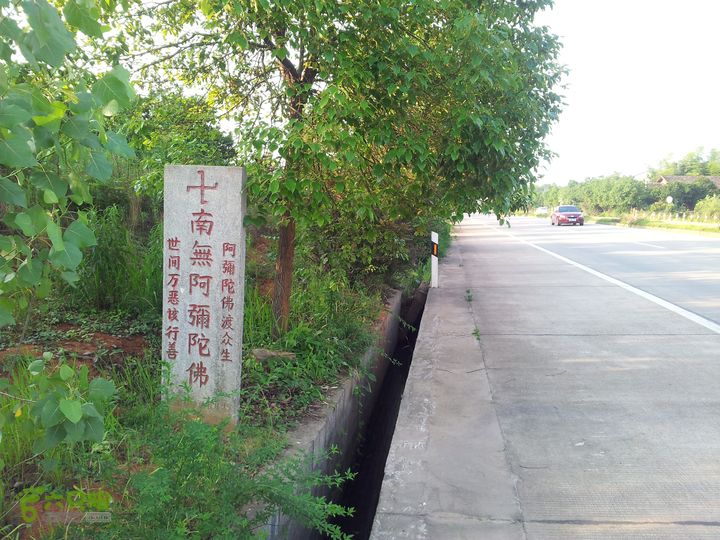 骑行厂窖沿着S204，每隔一段都有这样的石碑，心地善良的人