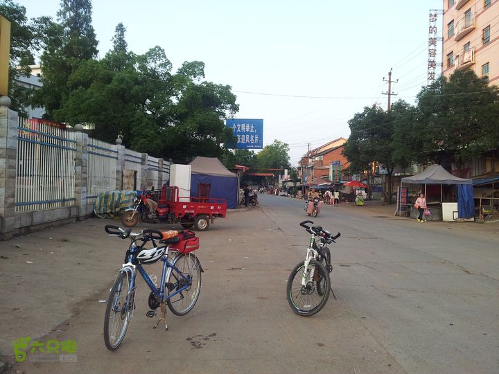 骑行厂窖迎风桥，前方就是长常高速，然后转向G319。