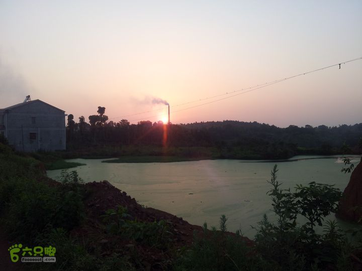 骑行厂窖西边的太阳就要落山了，夜幕就要降临
