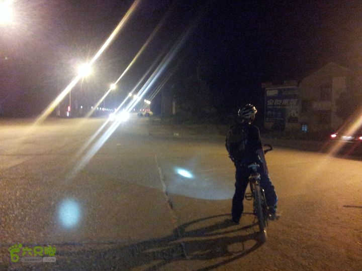 骑行厂窖晚9点半，终于看见灯光，桃江的经济技术开发区，苦尽甘来。
