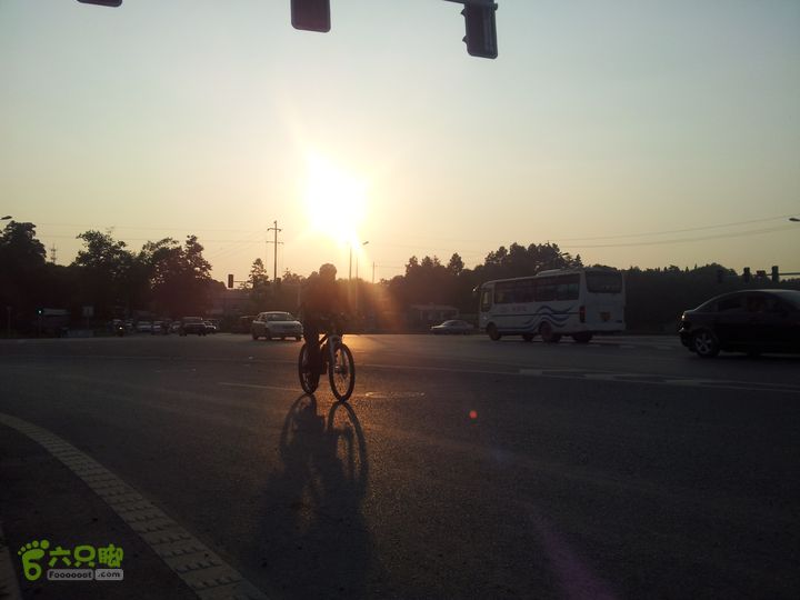骑行厂窖太阳还未落山，快到雷锋镇了
