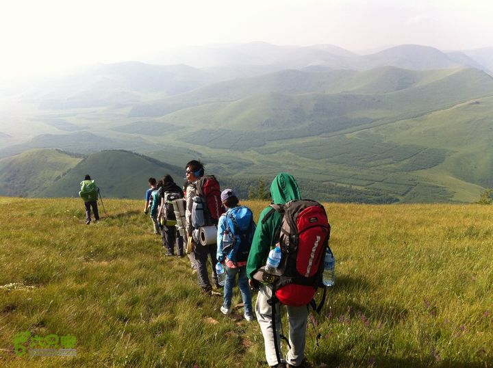 绿野网团建活动-老栅子村-东猴顶-孤石牧场穿越列队下山