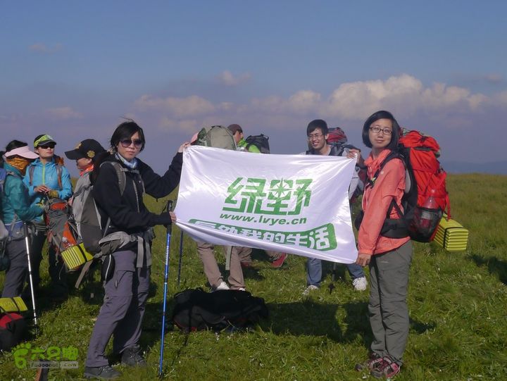 绿野网团建活动-老栅子村-东猴顶-孤石牧场穿越我们两位美女大虾