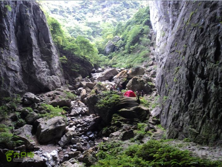 衢州环三十六湾峡谷探白塔洞双头洞金鸡洞真是双头洞，这边又可出，它又叫仙人洞和灰坪U形洞