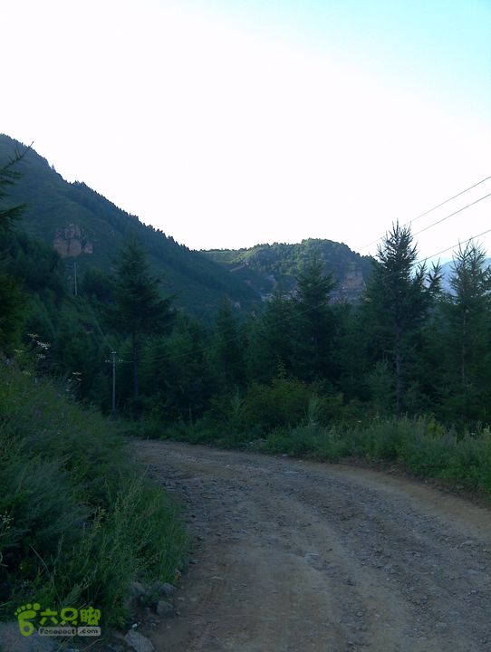 鸿门岩-东-北-中台-八功德水-狮子窝-金阁寺-南台-佛母洞通往佛母洞的机耕道