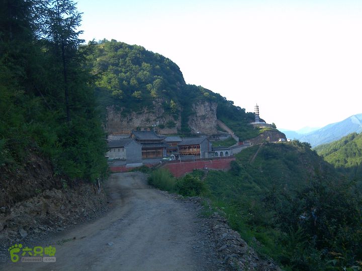 鸿门岩-东-北-中台-八功德水-狮子窝-金阁寺-南台-佛母洞远眺佛母洞