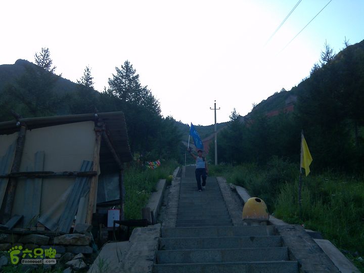 鸿门岩-东-北-中台-八功德水-狮子窝-金阁寺-南台-佛母洞佛母洞通往停车场的1680级阶梯