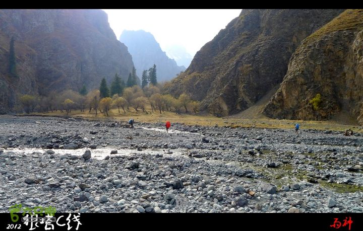 狼塔C+V，200Km，11days（我们队伍用时九天九夜）第一个两河交汇岔口，走右边河谷（应为清水那边），过河此处，雨神摄