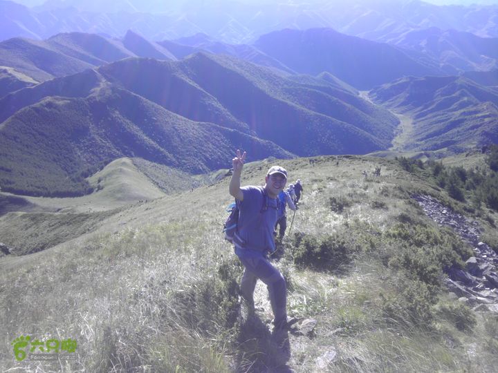 范家坡一南灵一西灵一南灵一蓬勃矿一池涧村下山途中的队友