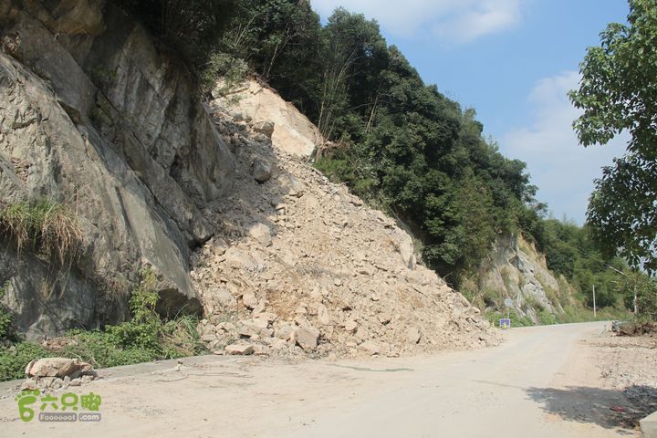 20131013宁波樟村毛岙大雷横街10公里穿越公路塌方了