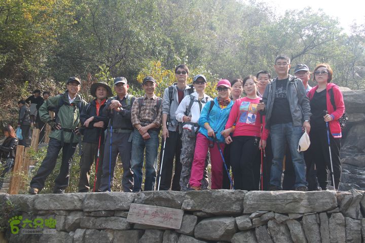 20131026宁波慈溪栲栳山东峰西峰登顶10公里环线8汀步桥合影