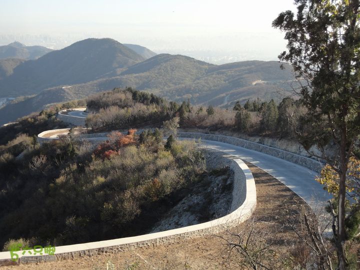 香山到望儿山新修好的防火道