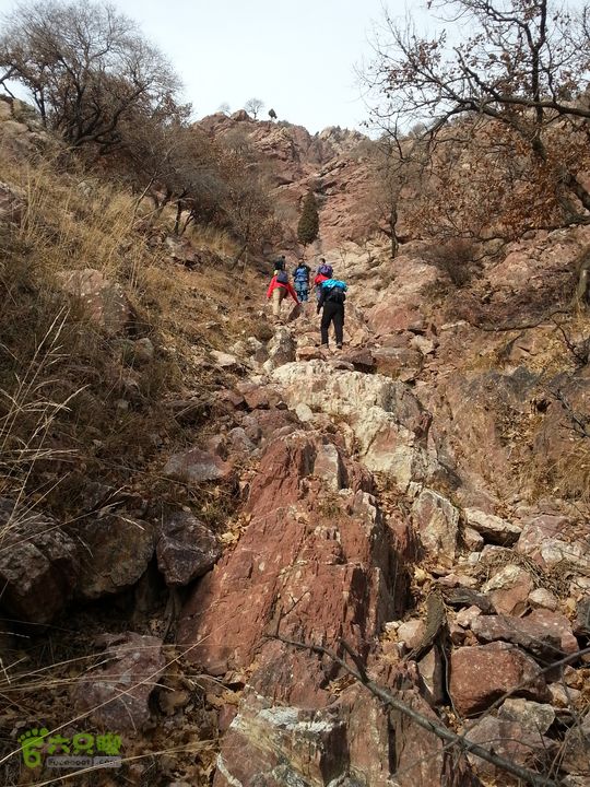 包头九峰山背锅沟-第二瀑布-垭口-黄油沟上背黄垭口的沟路