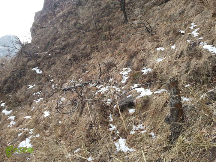 包头九峰山背锅沟-第二瀑布-垭口-黄油沟遇到的第一眼雪