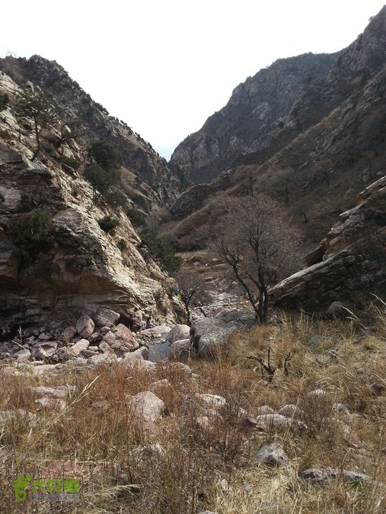 包头九峰山背锅沟-第二瀑布-垭口-黄油沟远眺黄油沟