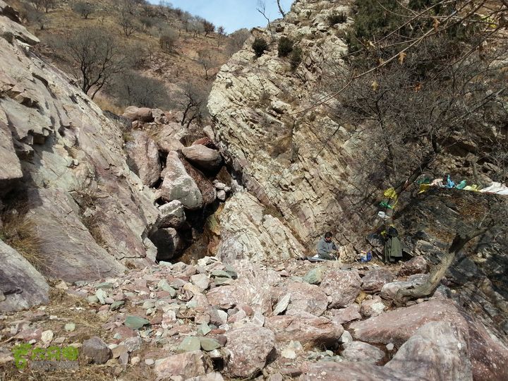 包头九峰山背锅沟-第二瀑布-垭口-黄油沟到达做饭的地点