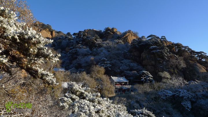 千山摄影 2013第一场雪 财富宫-东阁-无量观-夹扁石-一步登天-一线天-东阁P1120422