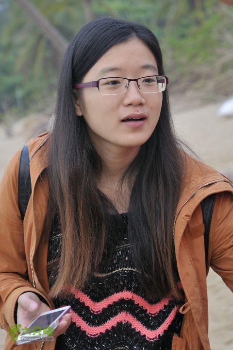 2013-12-26 横渡三亚湾东岛三亚日报记者