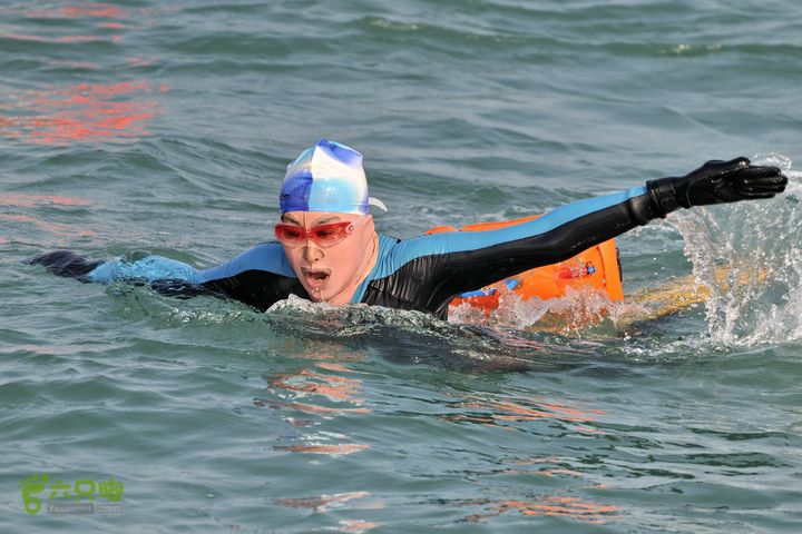 2013-12-26 横渡三亚湾东岛激情四射！  蝶泳展翅！