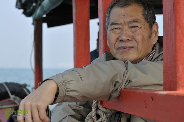 2013-12-26 横渡三亚湾东岛范大哥， 总指挥， 看到了胜利在望！ 