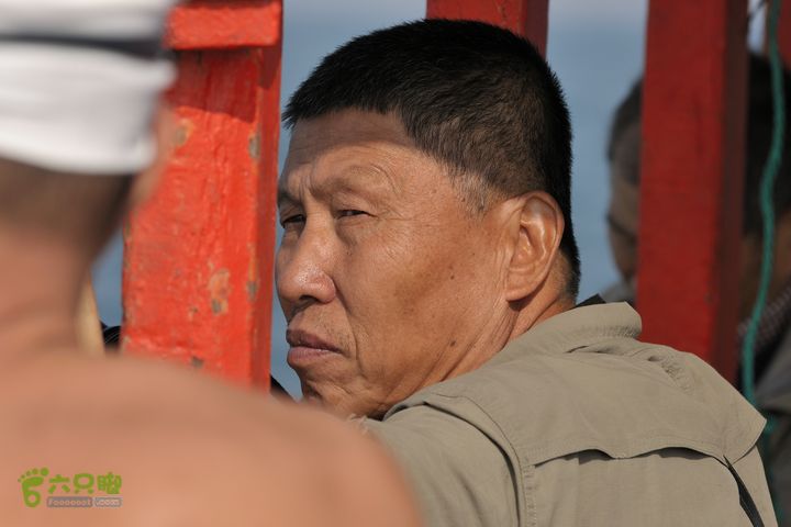 2013-12-26 横渡三亚湾东岛三亚同行群 -- qq 群主 - 老郁。 骑行-徒步-登山-游泳-高手。