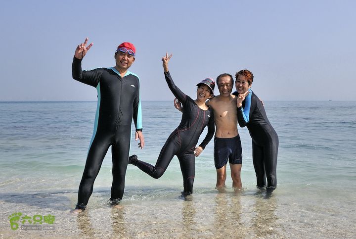 2013-12-26 横渡三亚湾东岛大海呀！  我们胜利了！