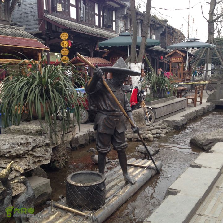 20140111骑行崇州街子古镇雕塑1