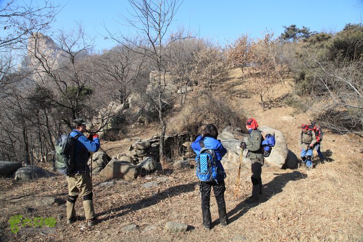 泰山拔山沟-水湾沟-风门-中山梁-龙傲山梁-三岔五沟飞来石屋留影