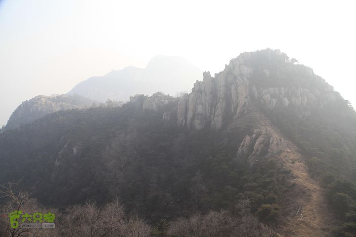 泰山拔山沟-水湾沟-风门-中山梁-龙傲山梁-三岔五沟火焰山身后的傲徕峰依稀可见