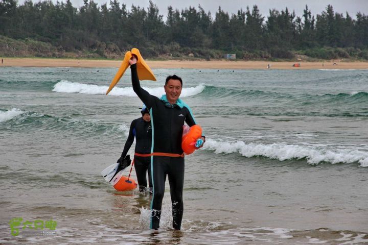 2014-02-07横渡海南蜈支洲岛横渡蜈支洲岛，只游了单程， 不尽兴。 回头有来到这里---后海， 补游了 3 公里！