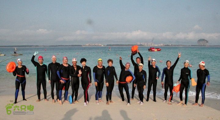 2014-02-07横渡海南蜈支洲岛15人 成功登陆蜈支洲岛！ 历时 1小时 13分。  合影留念！