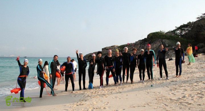 2014-02-07横渡海南蜈支洲岛15人 成功登陆蜈支洲岛！ 历时 1小时 13分。  合影留念！