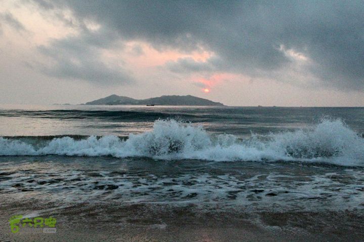 2014-02-07横渡海南蜈支洲岛今天的海棠湾， 风平浪静！ 天时格外好！