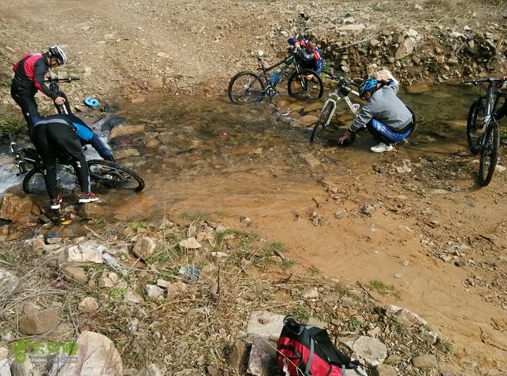 周王雪峰山爬坡2014-02-23 11:19:27