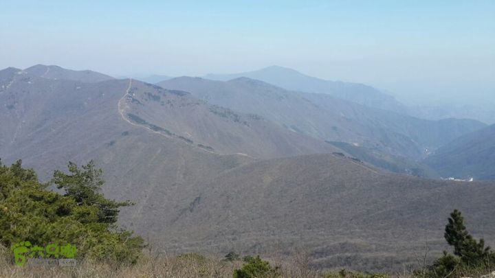 一日七尖标准线路（起点终点都在山脚下）龙王山往东看走过的山脊线