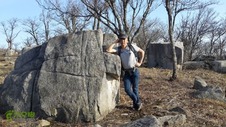 一日七尖标准线路（起点终点都在山脚下）通往仙人顶的挡路石头