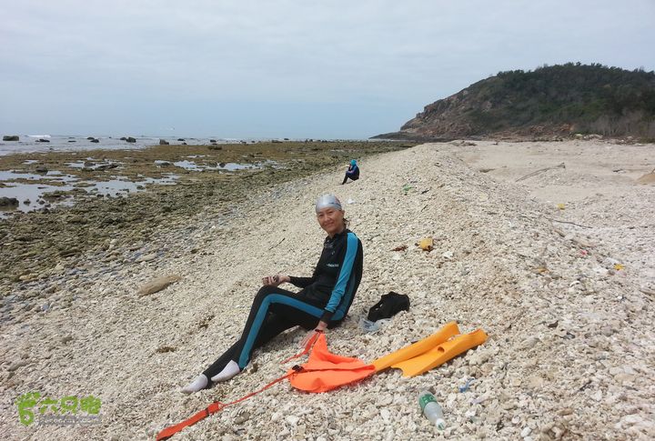 2014-03-27 三亚东岛+西岛串联横渡-创造新的历史！本次横渡年龄最长者-- 大姐 64 周岁。