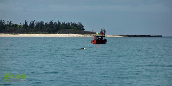 2014-03-27 三亚东岛+西岛串联横渡-创造新的历史！DSC08025