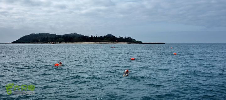 2014-03-27 三亚东岛+西岛串联横渡-创造新的历史！DSC08082