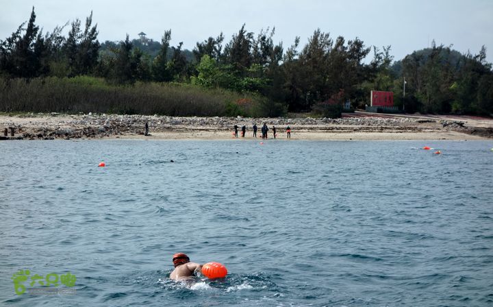 2014-03-27 三亚东岛+西岛串联横渡-创造新的历史！DSC08103