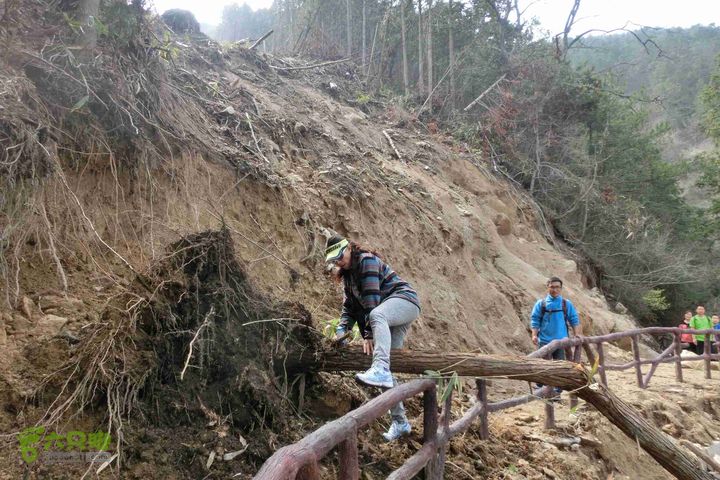 安徽岳西妙道山4+2两日游探路20140330  14：11山体滑坡，道路受阻
