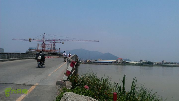 灯笼纱徒步(灯笼路口-竹排村)2014-04-13 13:24:05过斗门大桥，新的大桥正在兴建中
